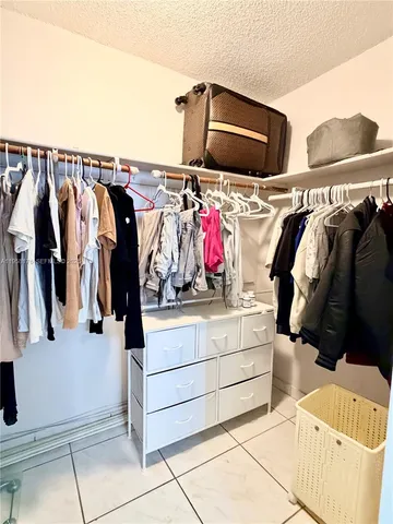 $2,300 | 305 West 68th Street, Unit 516, Hialeah, FL 33014