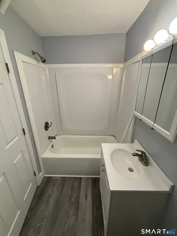 $1,650 | 409 Main Street, Unit 23, Cromwell, CT 06416