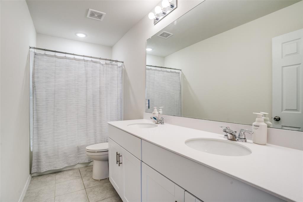 809 Indigo Road Princeton, TX 75407 - Photo 18 of 25 Second full bath upstairs