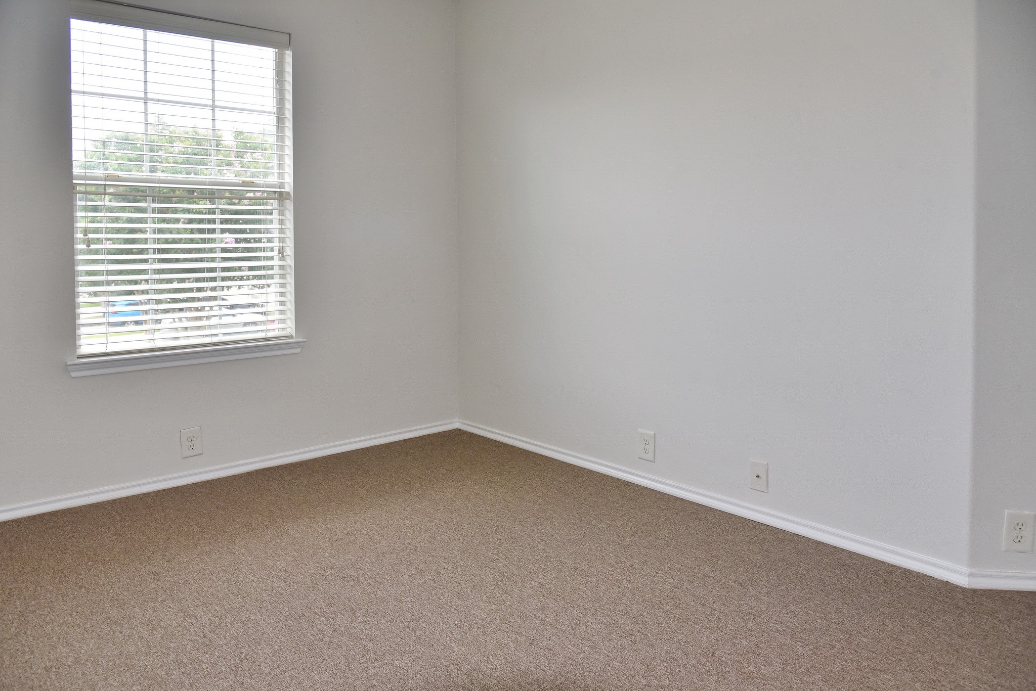 13600 Breton Ridge Street, Unit 20B Houston, TX 77070 - Photo 30 of 32 an empty room with a window
