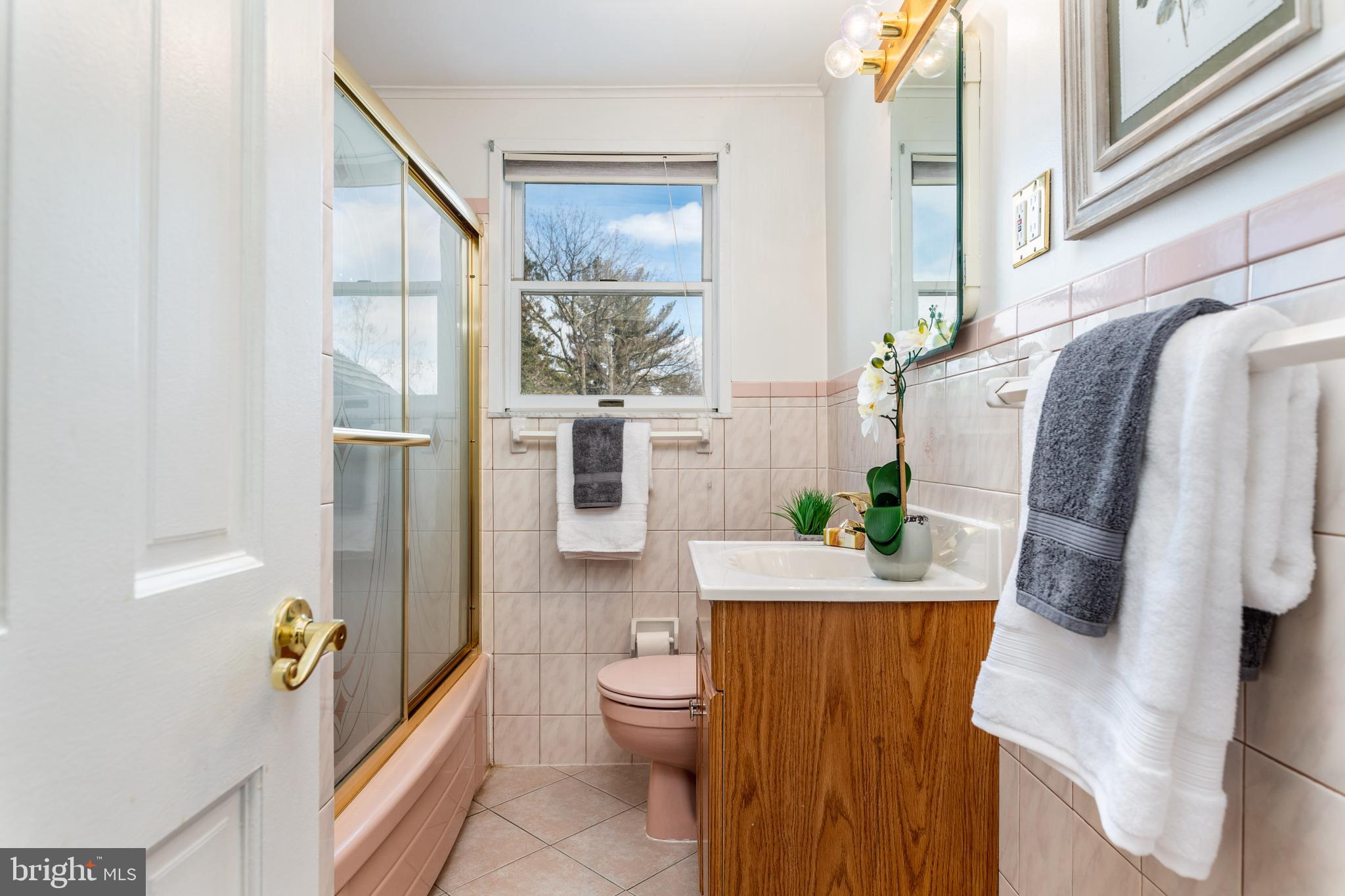 306 Colonial Drive Wallingford, PA 19086 - Photo 33 of 58 Full Bathroom