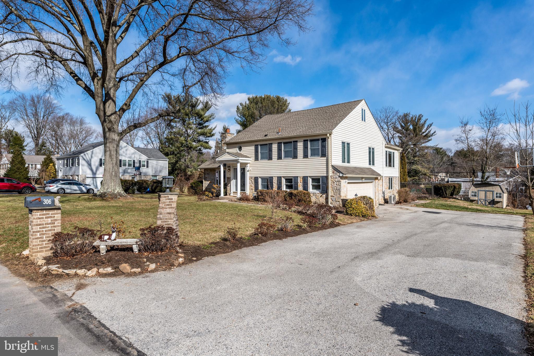 306 Colonial Drive Wallingford, PA 19086 - Photo 43 of 58 Extra Large Driveway
