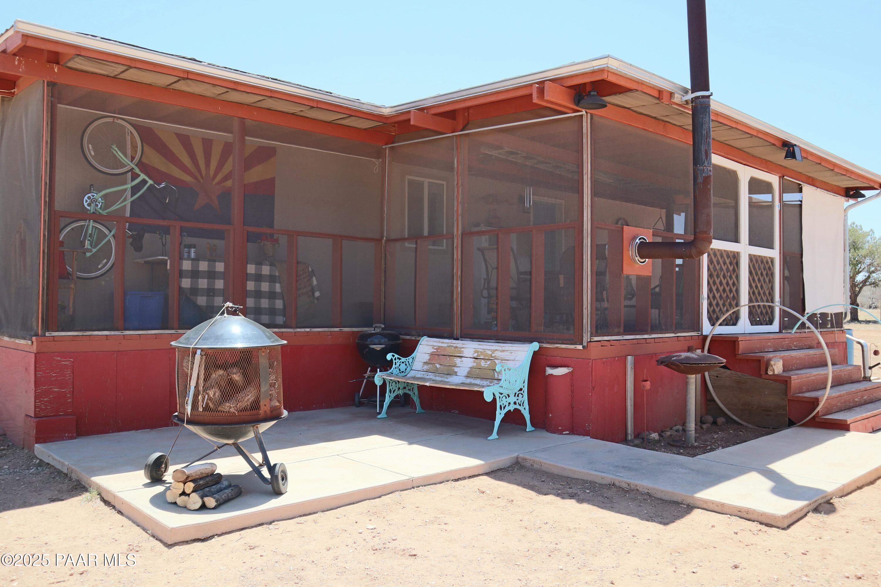 8850 West Fountain Ranch Road Ash Fork, AZ 86320 - Photo 19 of 29 a living room with furniture and wooden floor