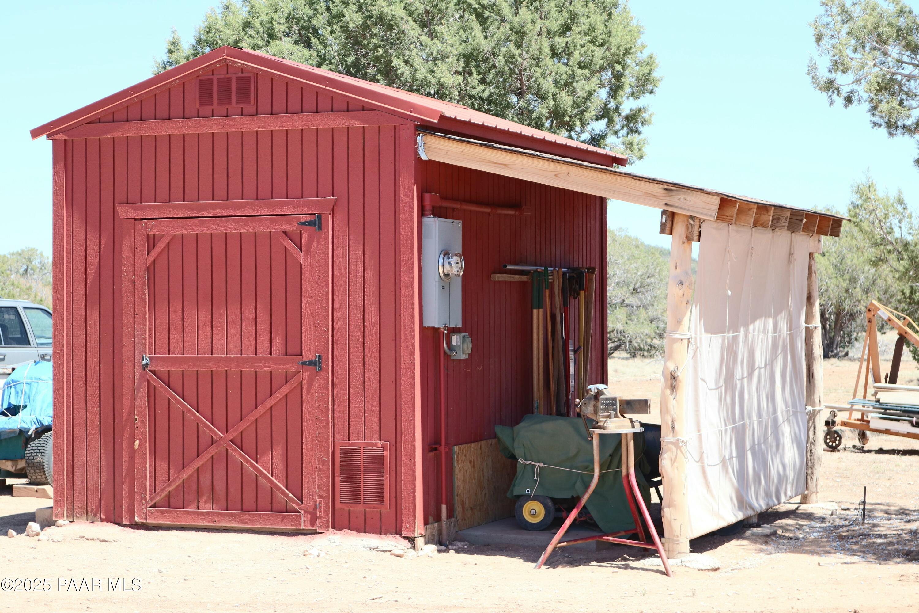 8850 West Fountain Ranch Road Ash Fork, AZ 86320 - Photo 21 of 29 a front view of a house with a yard