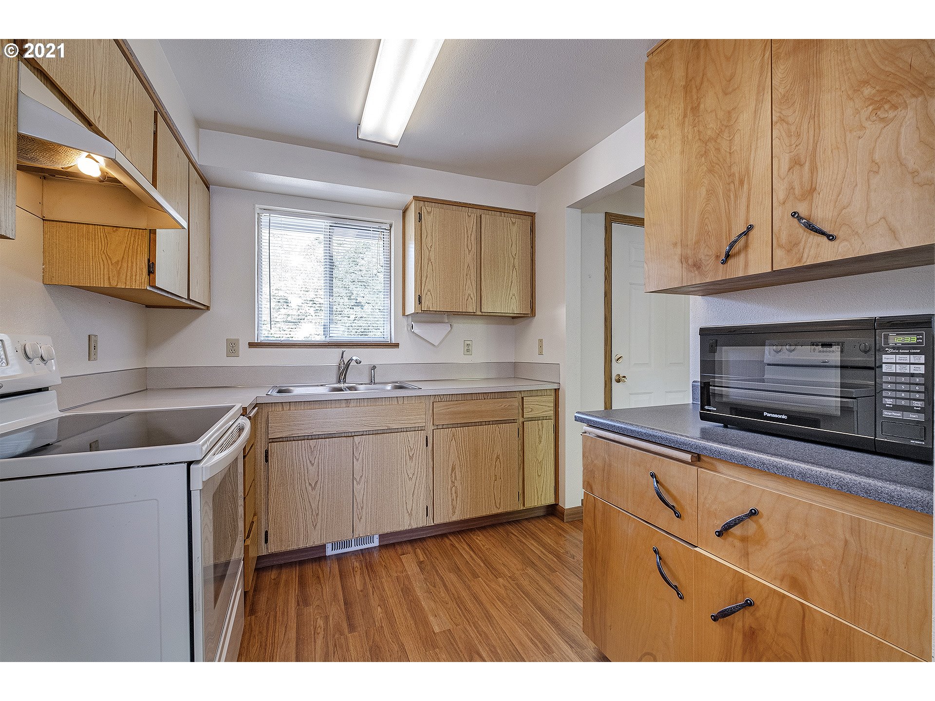 37640 Sandy Heights Street Sandy, OR 97055 - Photo 11 of 26 Kitchen