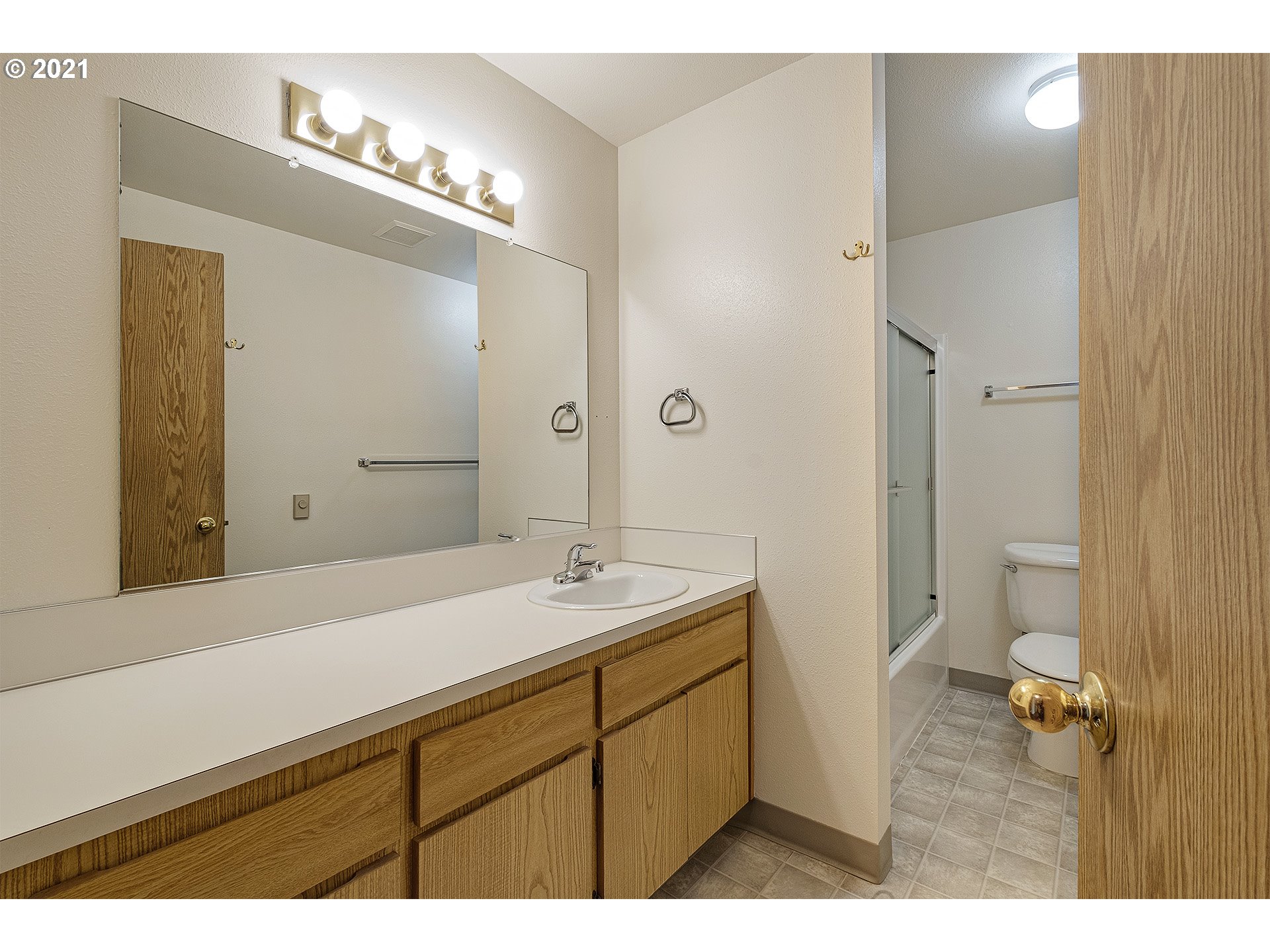 37640 Sandy Heights Street Sandy, OR 97055 - Photo 19 of 26 Bathroom