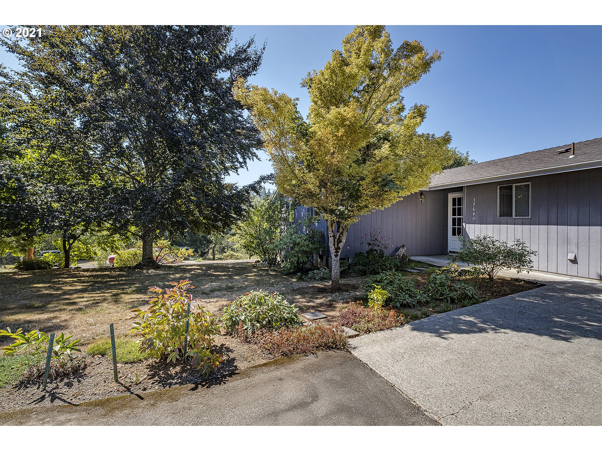 37640 Sandy Heights Street Sandy, OR 97055 - Photo 4 of 26 Front Yard