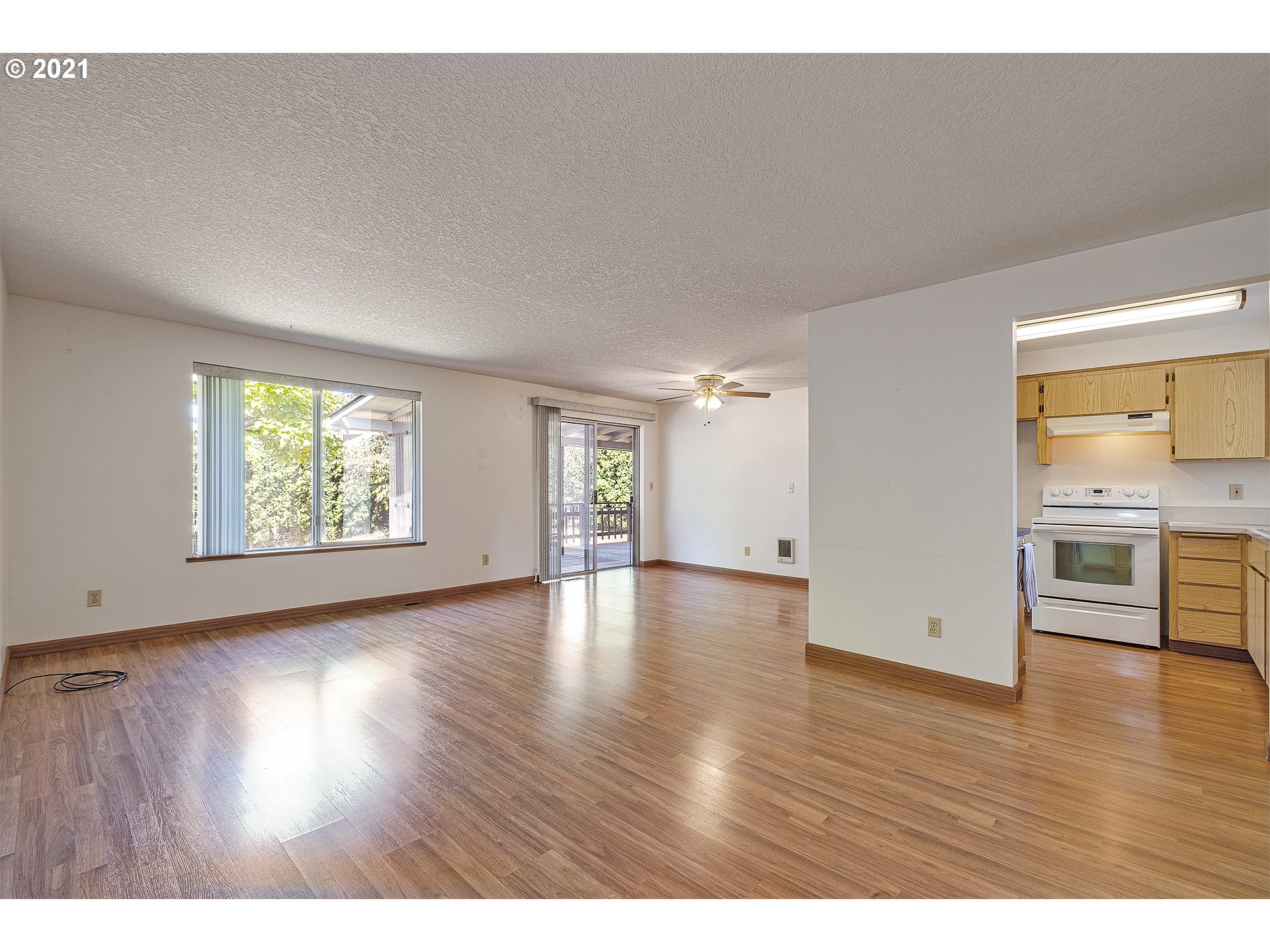 37640 Sandy Heights Street Sandy, OR 97055 - Photo 8 of 26 Living Room/Dining Room