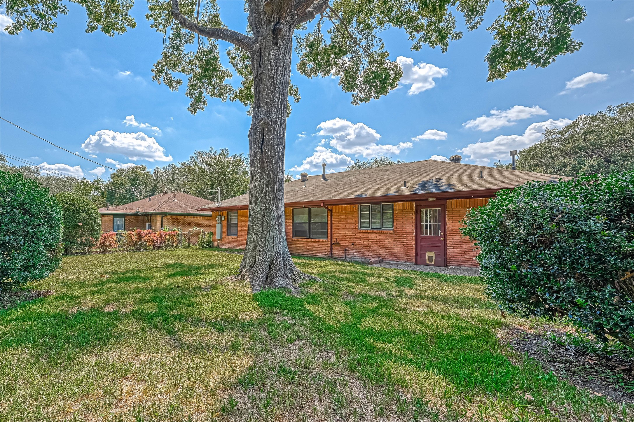 3018 Attridge Road Houston, TX 77018 - Photo 28 of 29 a view of front of a house with a yard