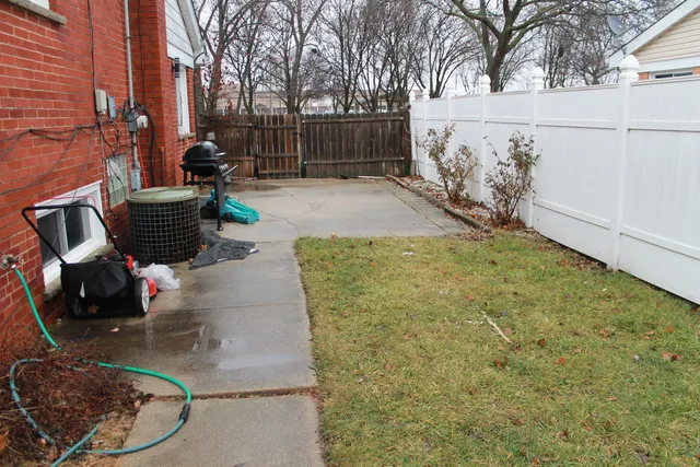 $2,700 | 9071 North Grace Avenue, Unit 1, Niles, IL 60714