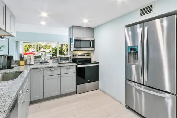 $4,000 | 1605 South Us Highway, Unit 111M2, Jupiter, FL 33477