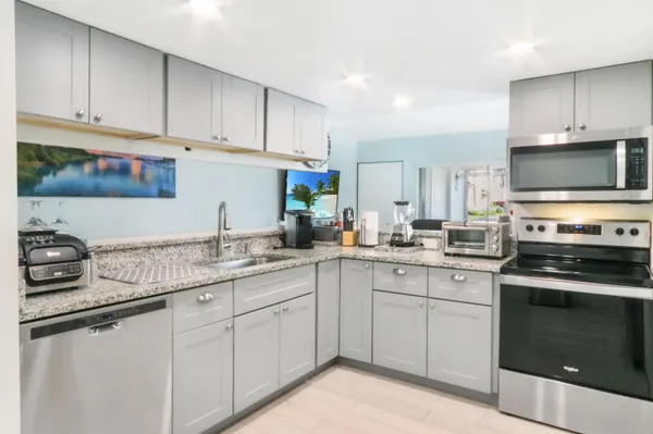 $4,000 | 1605 South Us Highway, Unit 111M2, Jupiter, FL 33477