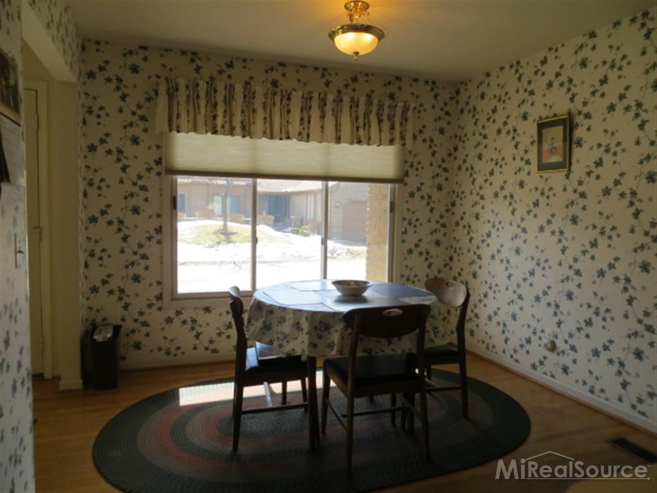 2130 London Bridge Drive Rochester, MI 48307 - Photo 12 of 19 31185616-11.JPG
