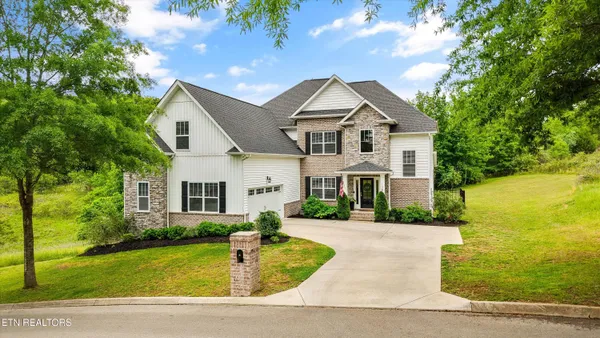 $750,000 | 138 Pineberry East Road, Oak Ridge, TN 37830