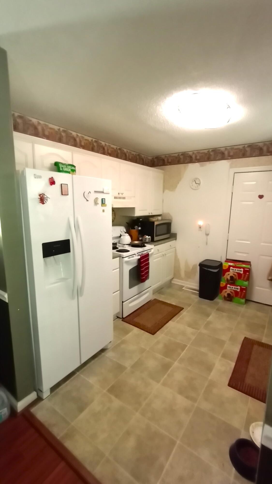 1972 Southeast Hunt Road Cleveland, TN 37323 - Photo 6 of 25 a kitchen with stainless steel appliances a refrigerator and a stove