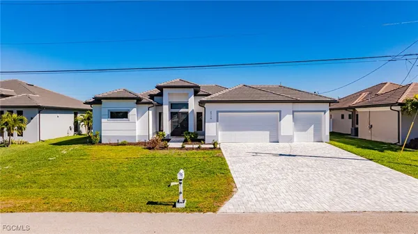 $925,000 | 2719 Southwest 21st Avenue, Cape Coral, FL 33914
