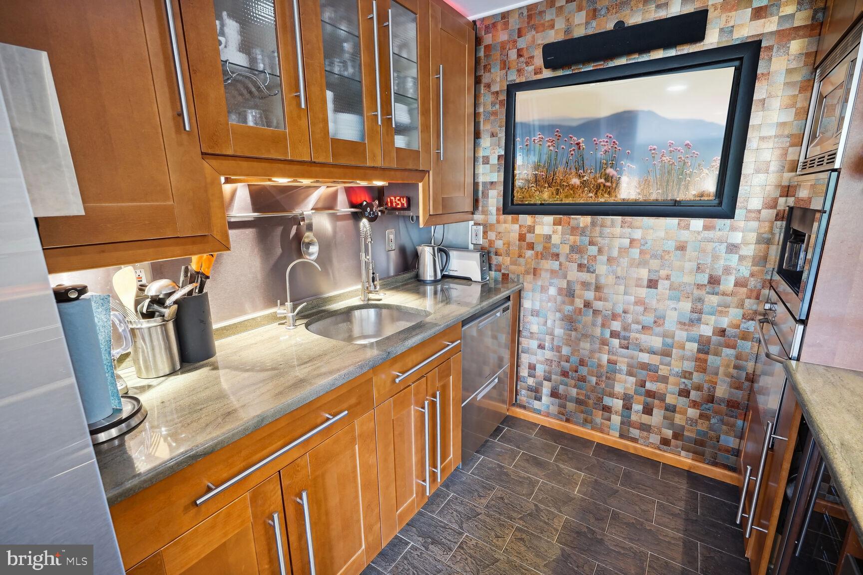 9701 Fields Road, Unit 201 Gaithersburg, MD 20878 - Photo 17 of 68 Modern kitchen; TV conveys