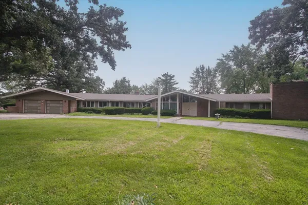 $999,000 | 701 West Stearns Road, Bartlett, IL 60103
