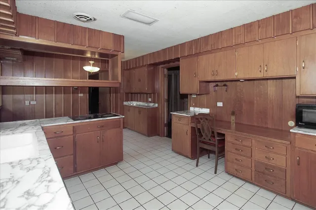 $999,000 | 701 West Stearns Road, Bartlett, IL 60103