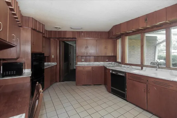 $999,000 | 701 West Stearns Road, Bartlett, IL 60103