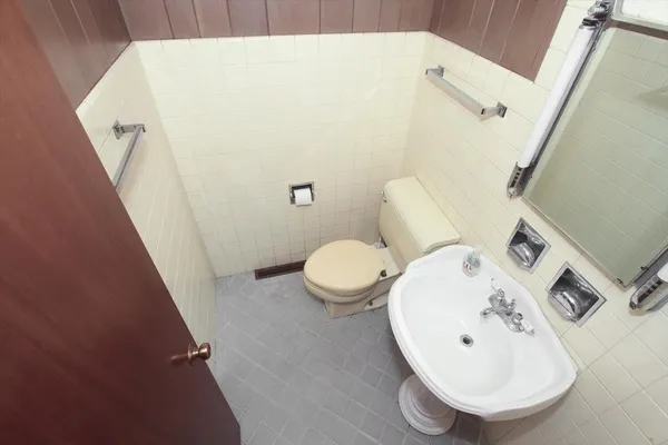 $999,000 | 701 West Stearns Road, Bartlett, IL 60103