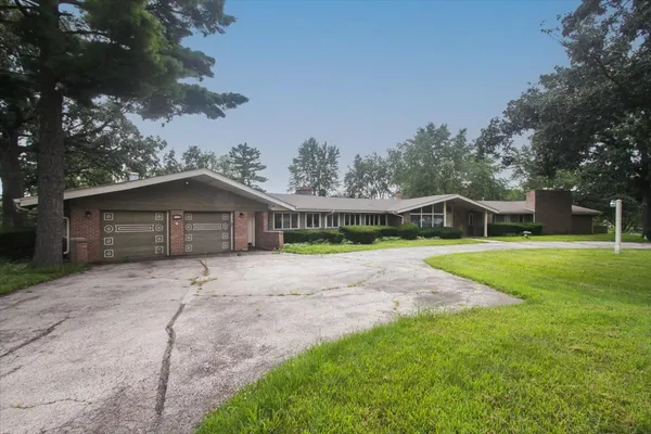 $999,000 | 701 West Stearns Road, Bartlett, IL 60103