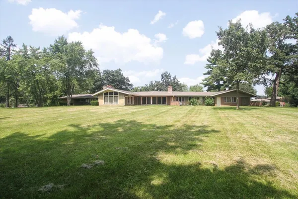 $999,000 | 701 West Stearns Road, Bartlett, IL 60103