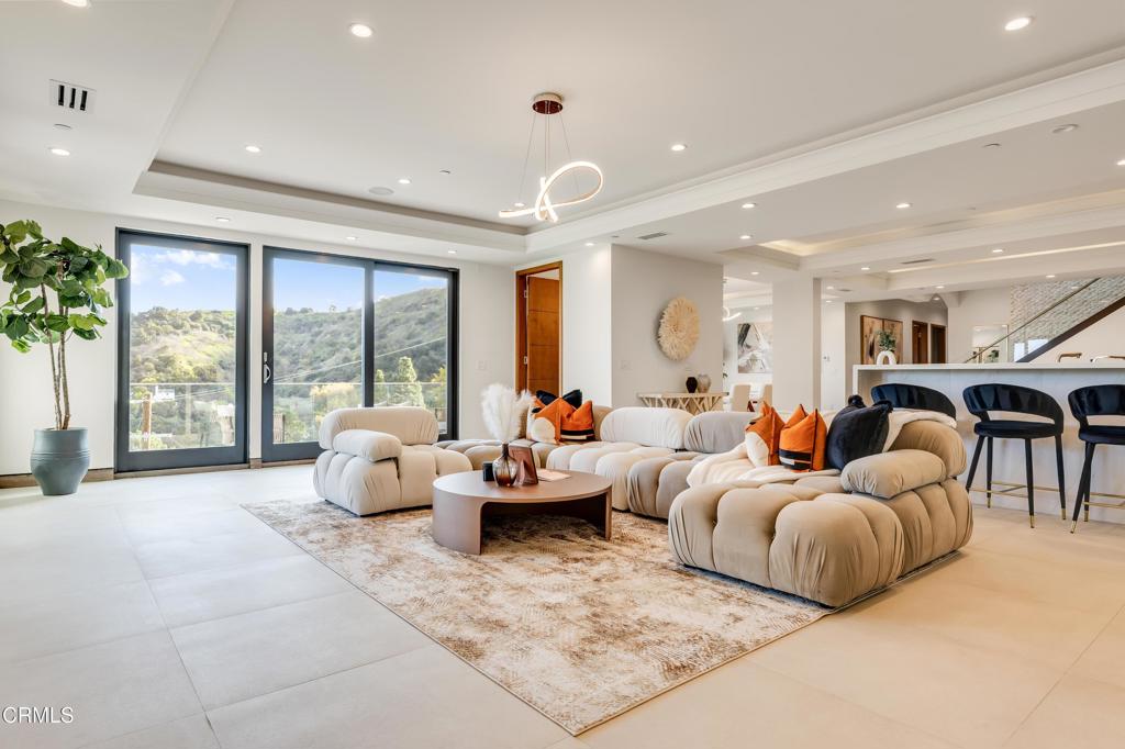 12480 Viewcrest Road Los Angeles, CA 91604 - Photo 1 of 69 6V2A1224-Edit