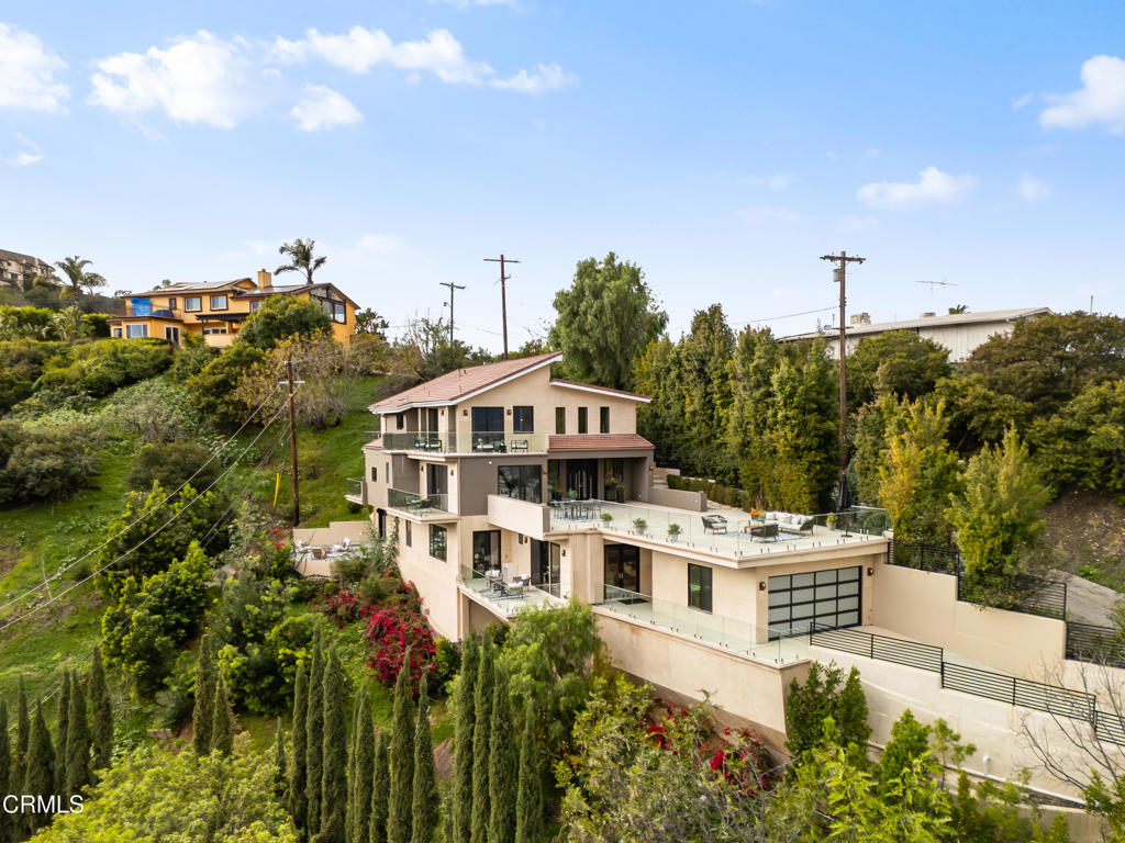 12480 Viewcrest Road Los Angeles, CA 91604 - Photo 12 of 69 DJI_20251230152312_0672_D-Edit