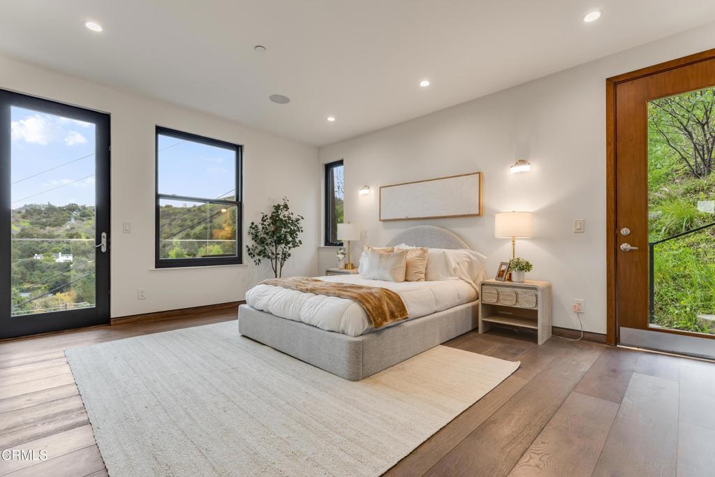 12480 Viewcrest Road Los Angeles, CA 91604 - Photo 38 of 69 a spacious bedroom with a large bed and a large window