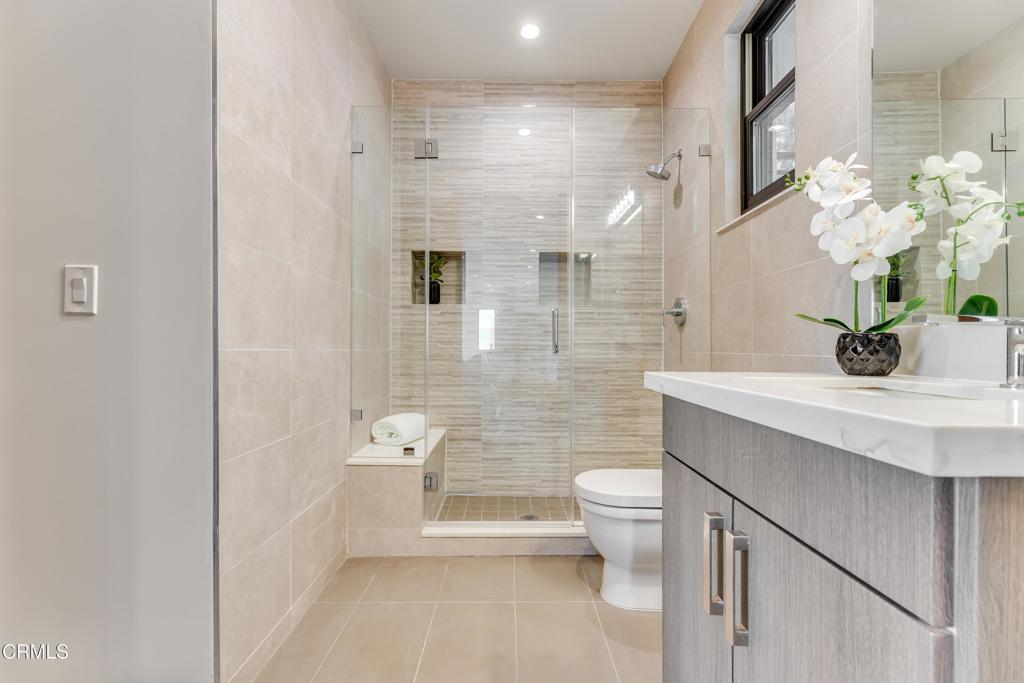 12480 Viewcrest Road Los Angeles, CA 91604 - Photo 49 of 69 a bathroom with a sink a toilet and shower