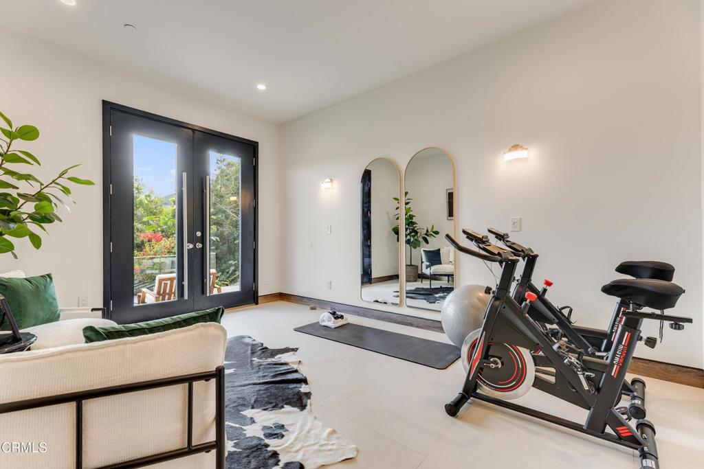 12480 Viewcrest Road Los Angeles, CA 91604 - Photo 5 of 69 6V2A1064-Edit