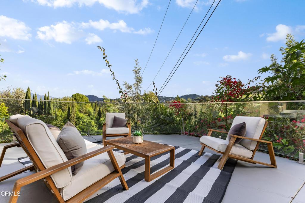 12480 Viewcrest Road Los Angeles, CA 91604 - Photo 6 of 69 6V2A1019-Edit
