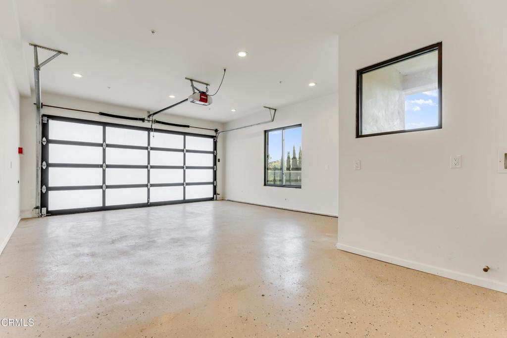 12480 Viewcrest Road Los Angeles, CA 91604 - Photo 63 of 69 en empty room with windows and ceiling fan