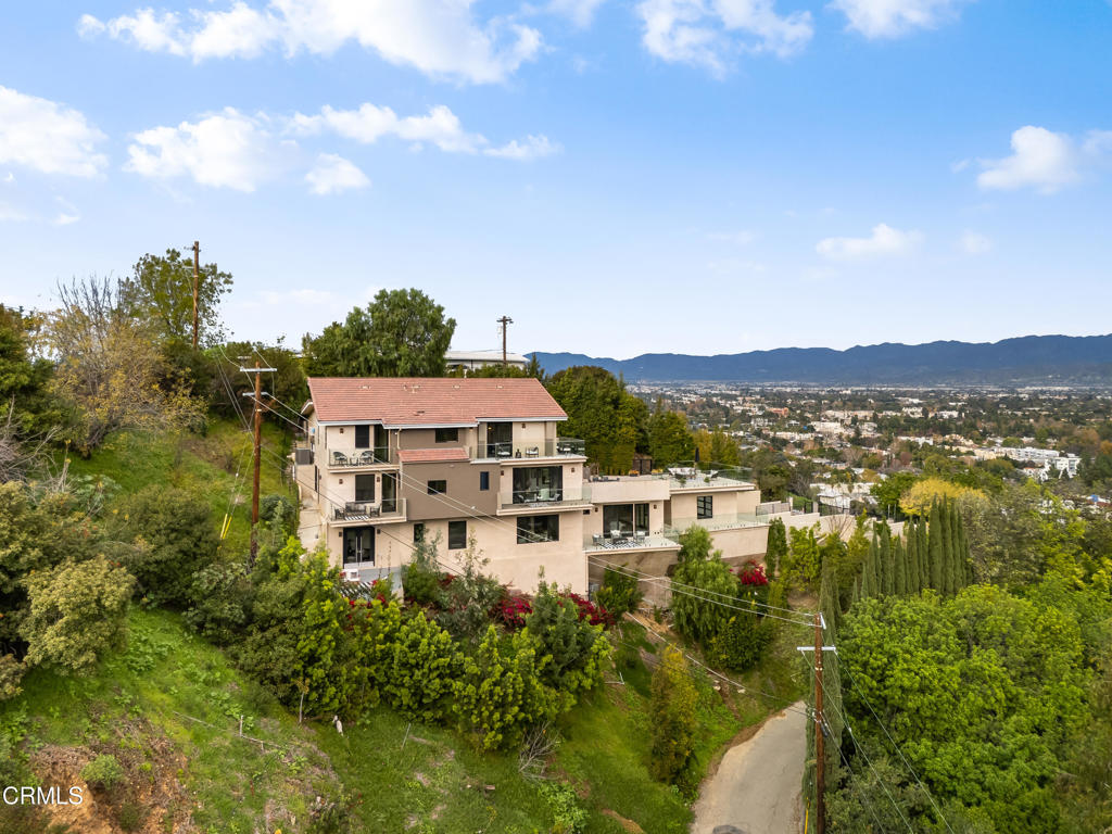 12480 Viewcrest Road Los Angeles, CA 91604 - Photo 67 of 69 DJI_20251230152423_0689_D-Edit