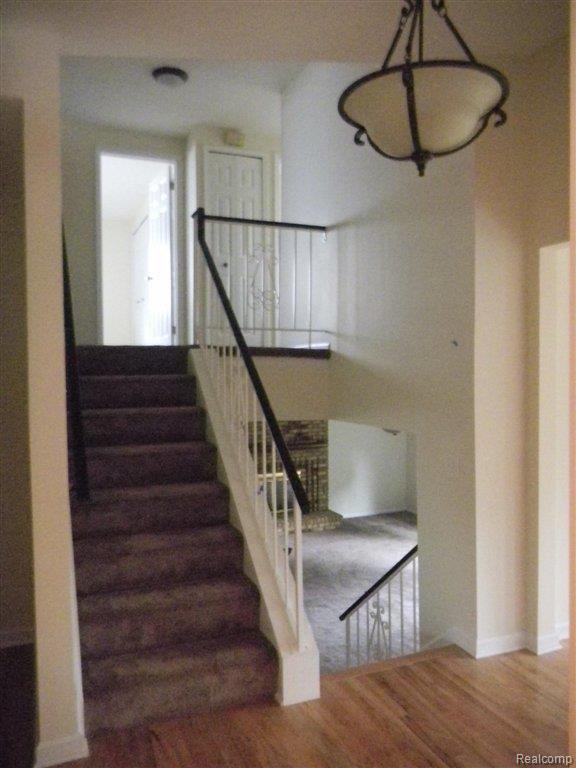 2945 Powderhorn Ridge Road Rochester, MI 48309 - Photo 14 of 20 Stairway