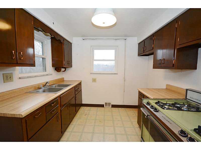 3527 Bevan Road North Versailles, PA 15137 - Photo 7 of 25 Kitchen.