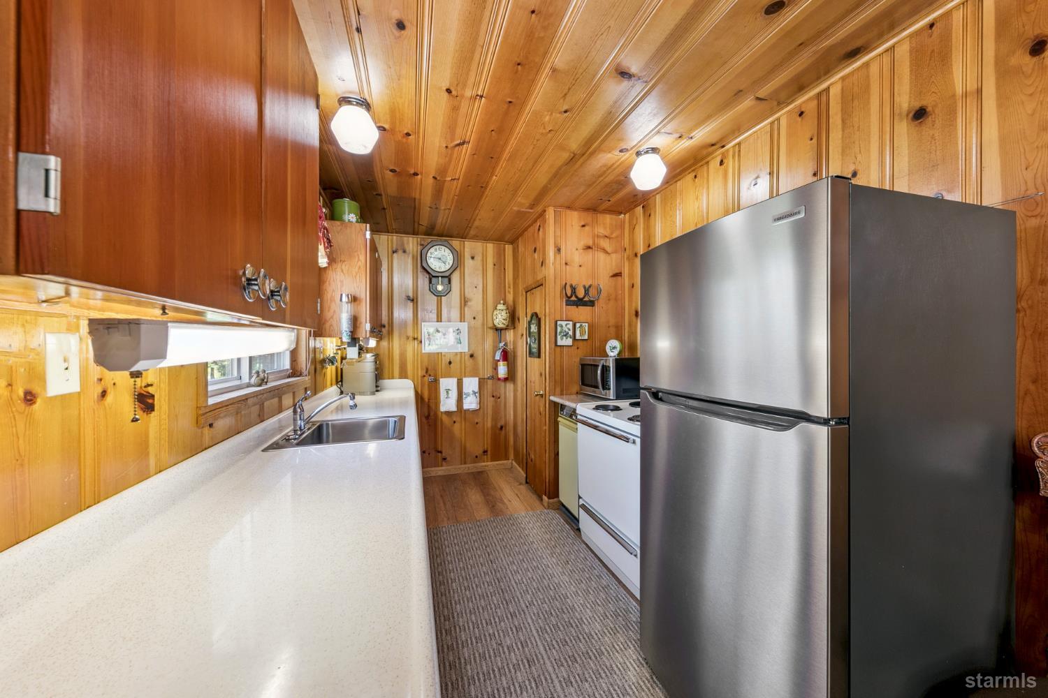 7075 Mount Ralston Road Twin Bridges, CA 95735 - Photo 18 of 26 a kitchen with stainless steel appliances a refrigerator and a counter