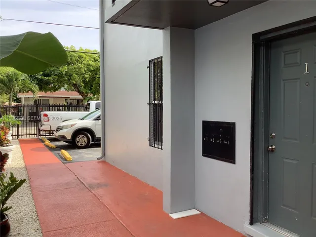 $1,900 | 420 Northwest 11th Avenue, Unit 1, Miami, FL 33128