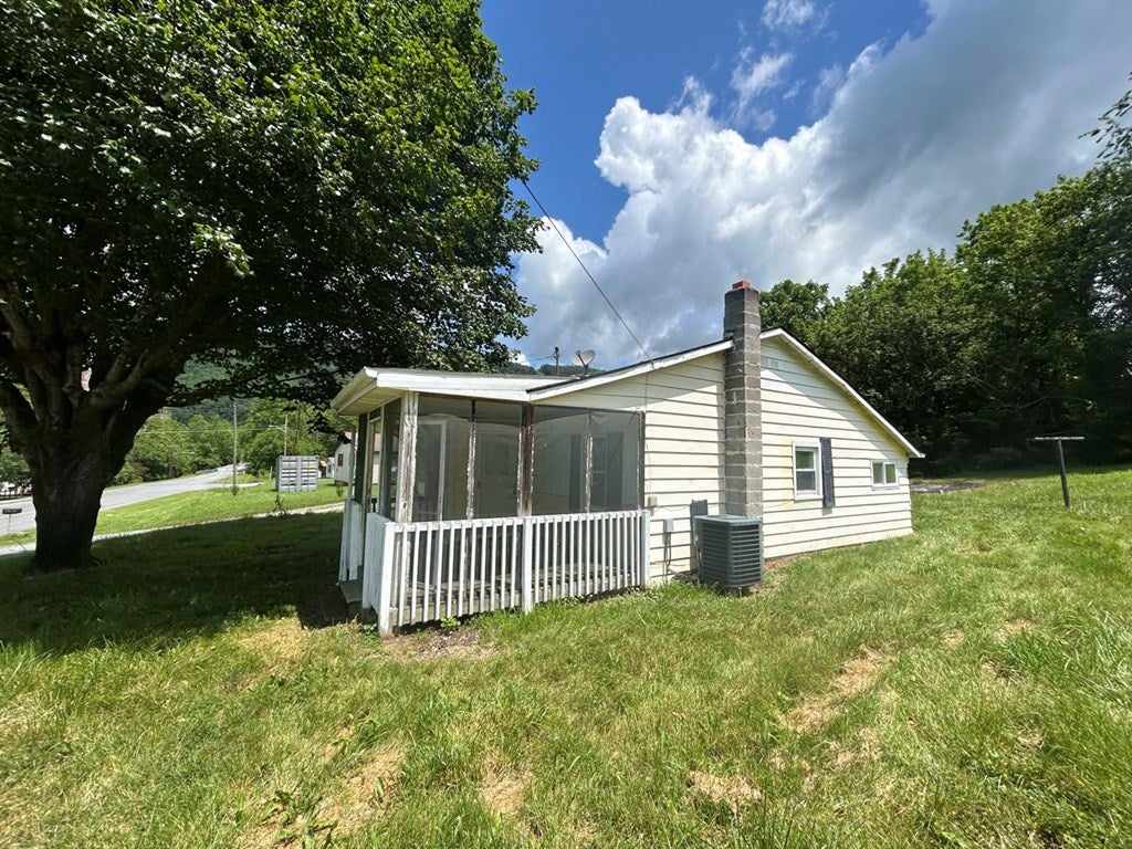 303 Government Plant Road Saltville, VA 24370 - Photo 4 of 13 Gallery Image 4