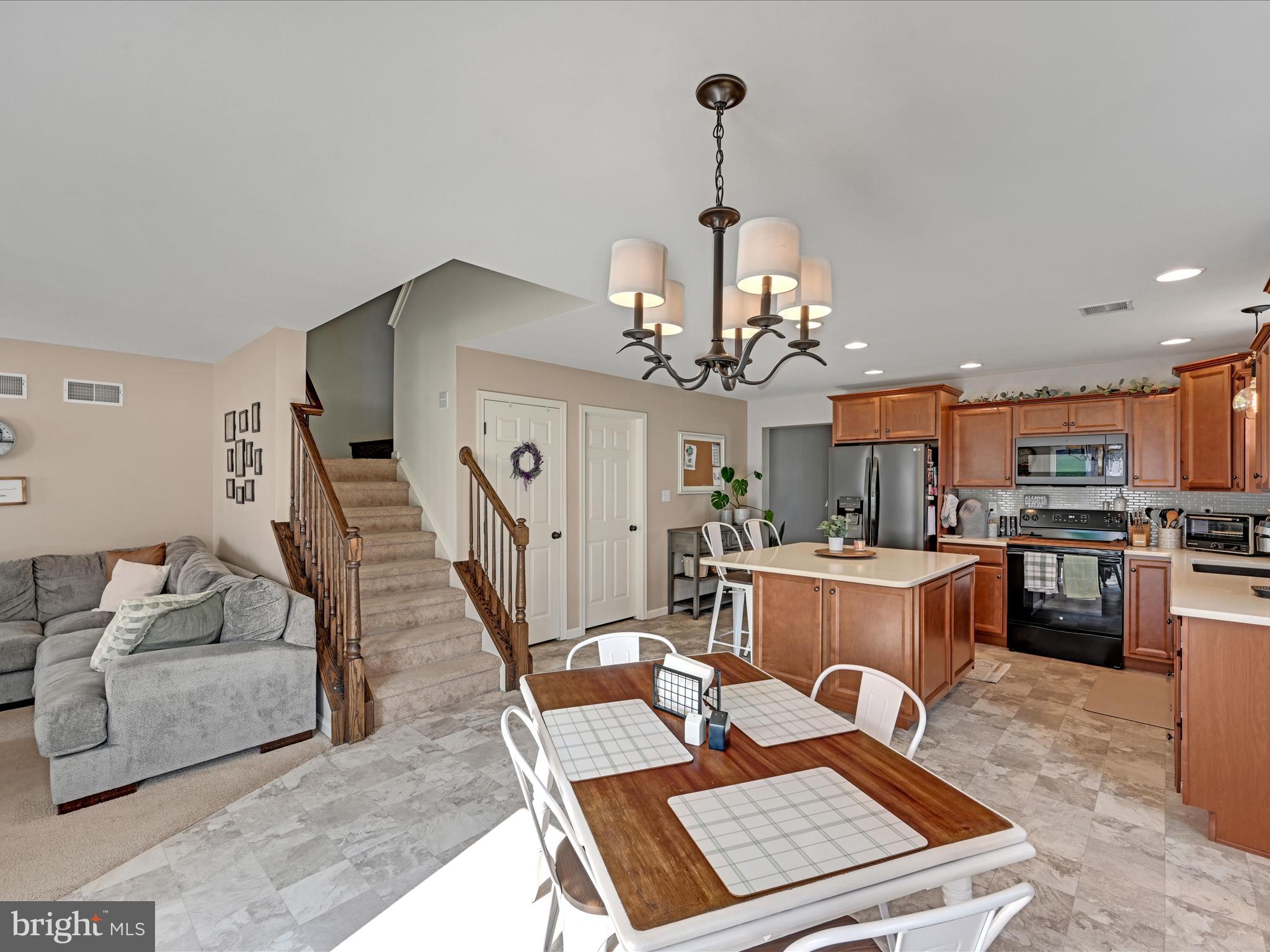 25 Village Road Manchester, PA 17345 - Photo 12 of 29 Dining Area