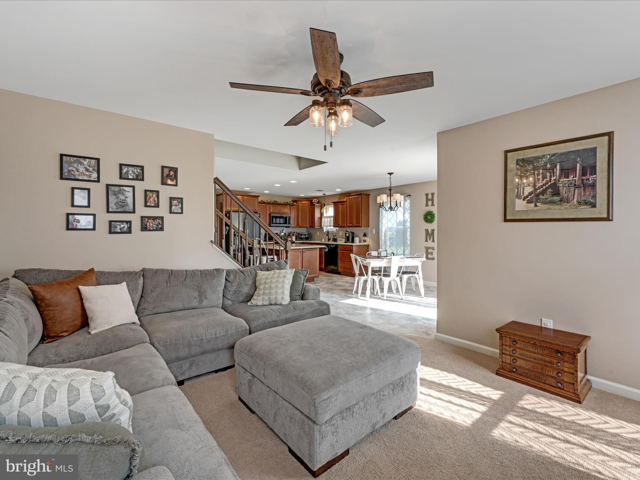 25 Village Road Manchester, PA 17345 - Photo 7 of 29 Living Room