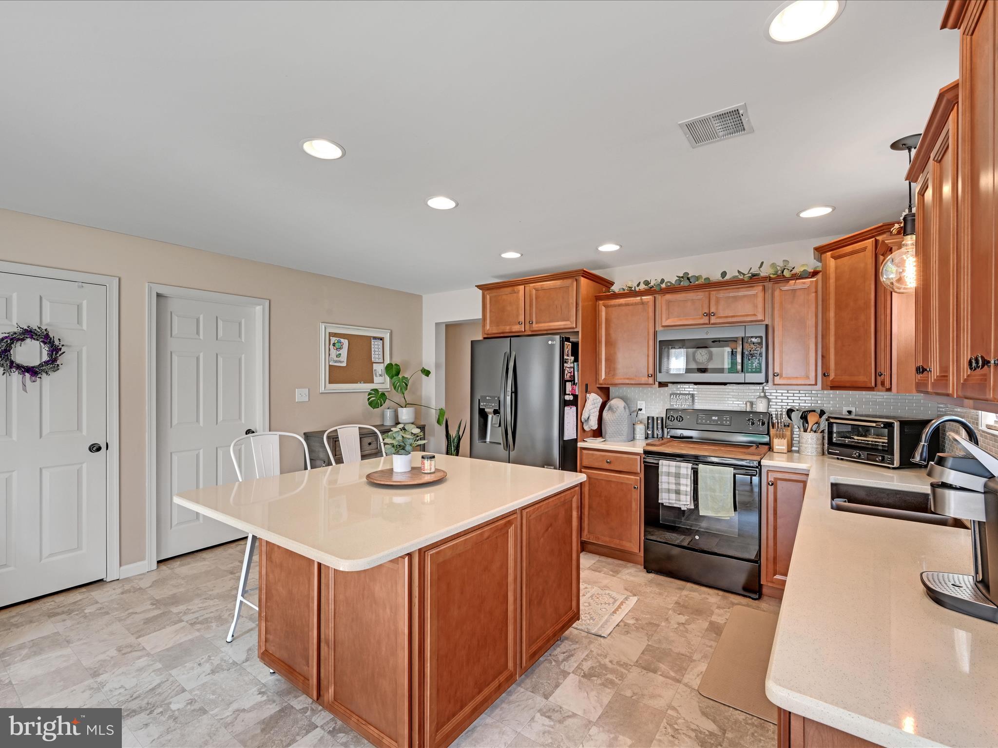 25 Village Road Manchester, PA 17345 - Photo 8 of 29 Kitchen