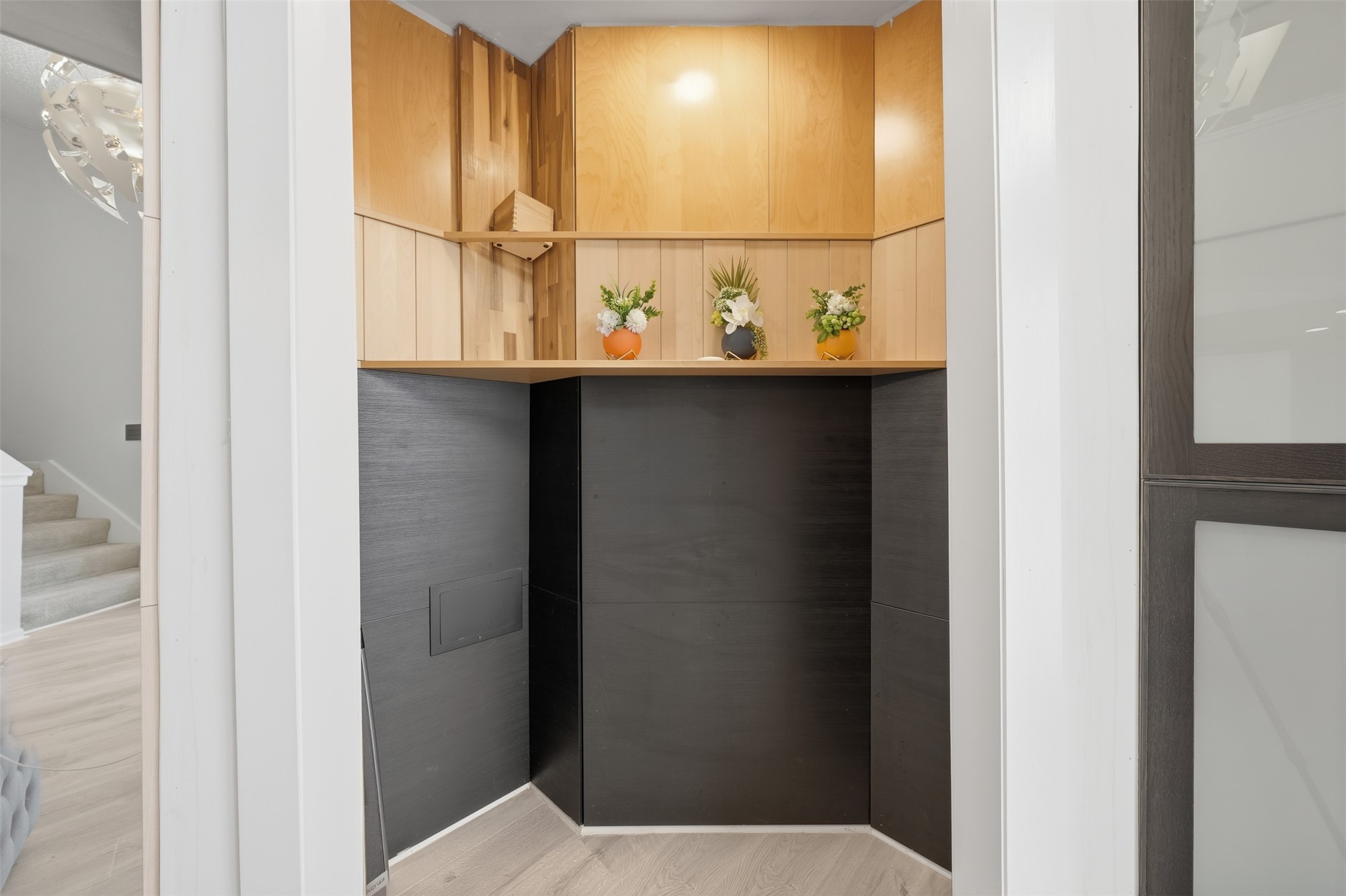 10855 Meadowglen Lane, Unit 823 Houston, TX 77042 - Photo 18 of 35 a view of a bathroom with a sink and mirror
