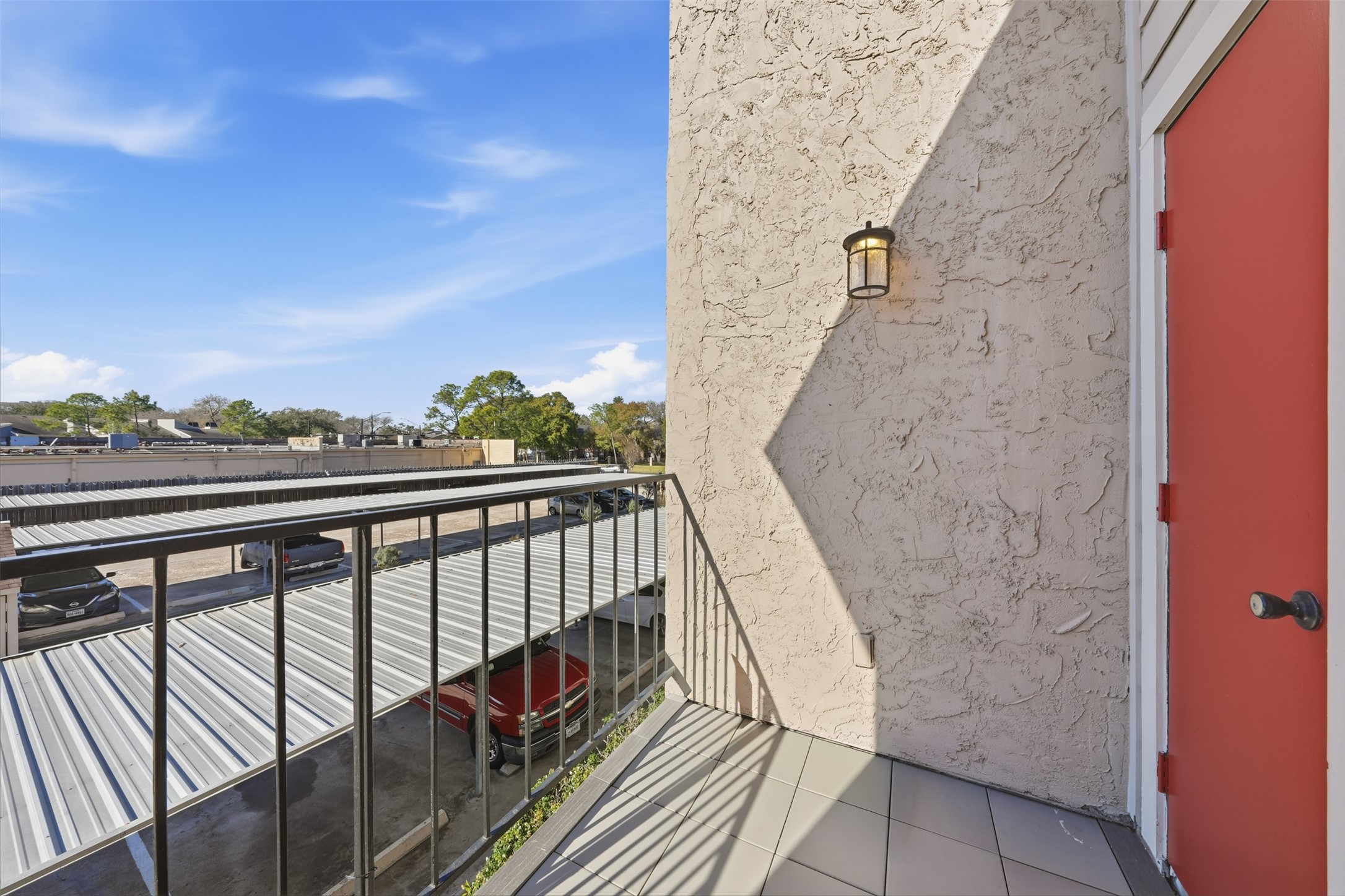 10855 Meadowglen Lane, Unit 823 Houston, TX 77042 - Photo 19 of 35 a view of balcony with wooden floor and fence