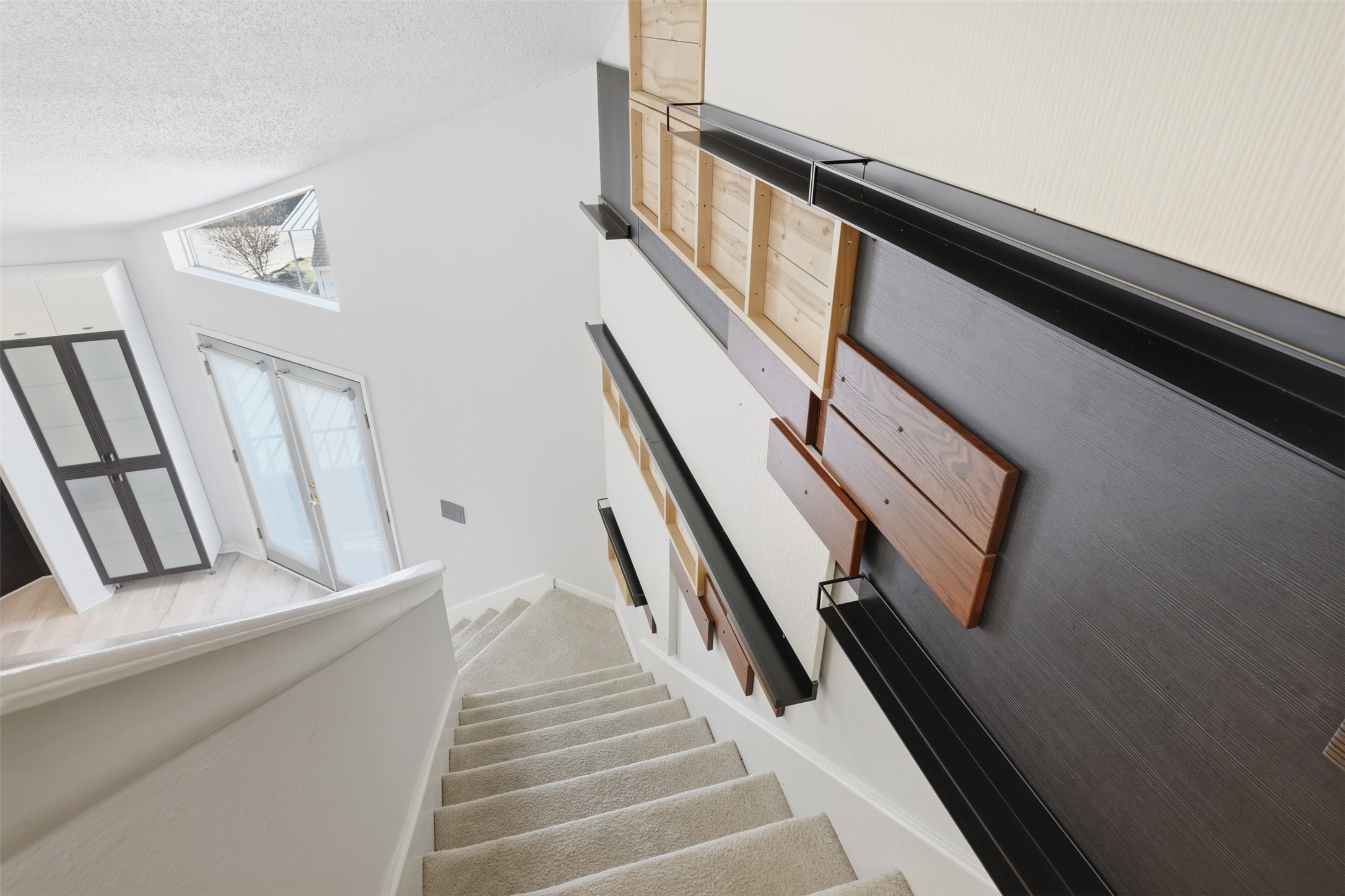 10855 Meadowglen Lane, Unit 823 Houston, TX 77042 - Photo 20 of 35 a view of entryway