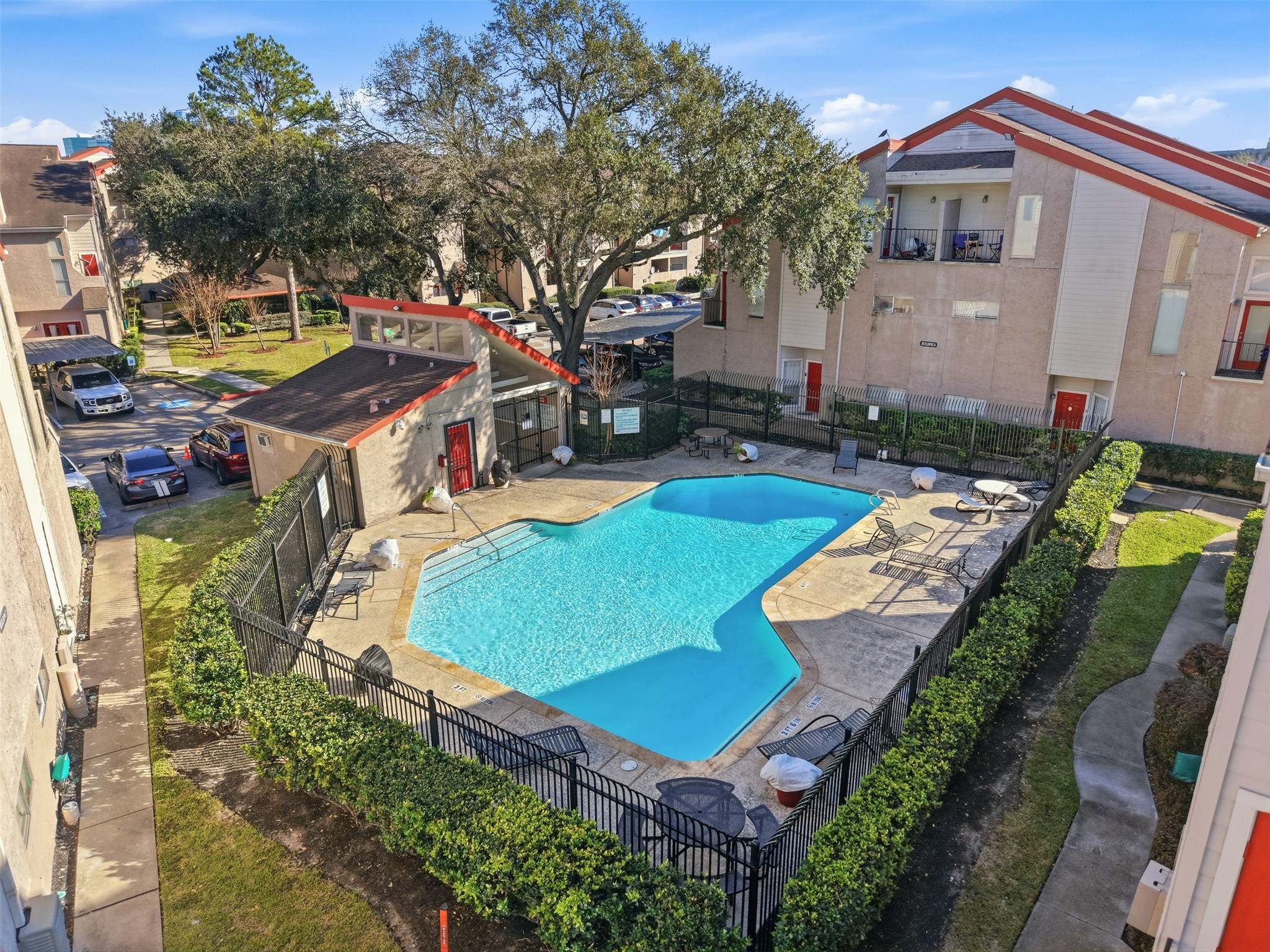 10855 Meadowglen Lane, Unit 823 Houston, TX 77042 - Photo 33 of 35 an aerial view of a house with swimming pool and patio