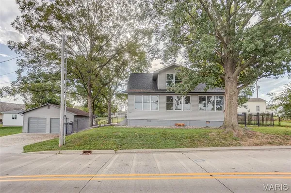 $315,000 | 218 East Cherry Street, Columbia, IL 62236