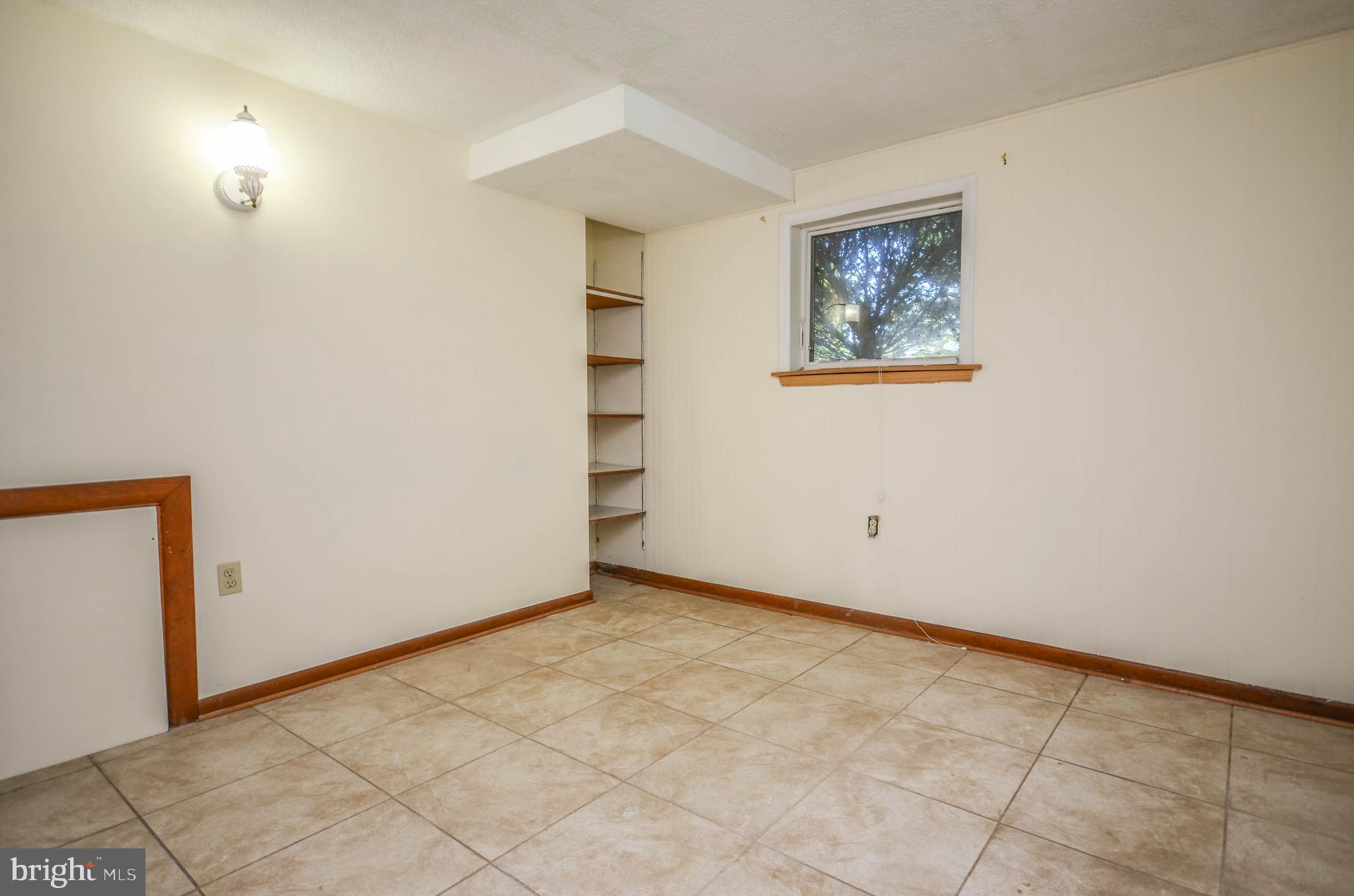 2034 Glen Ross Road Silver Spring, MD 20910 - Photo 32 of 40 an empty room with windows