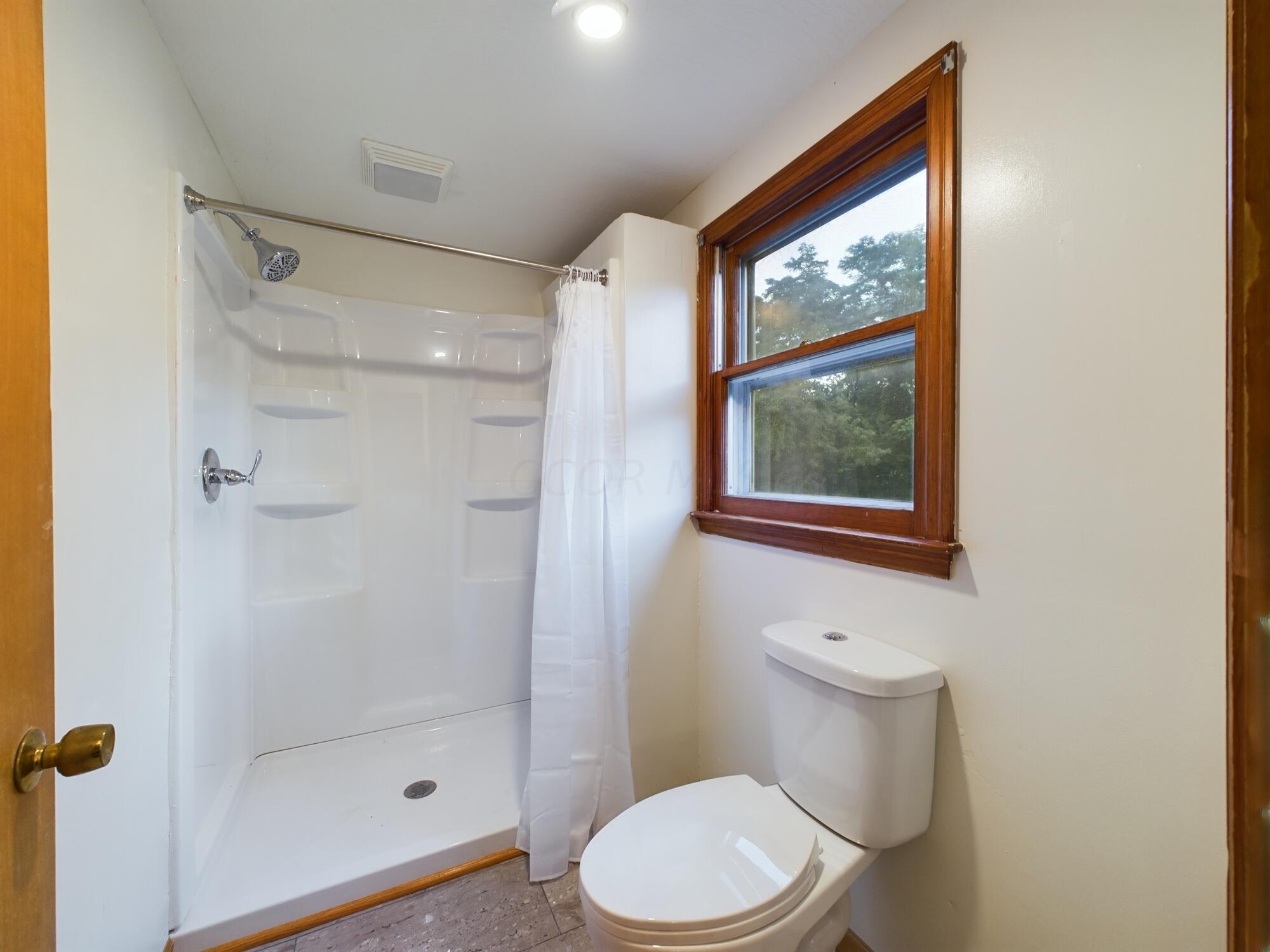 3030 Wheeling Road Lancaster, OH 43130 - Photo 38 of 41 Master Bath